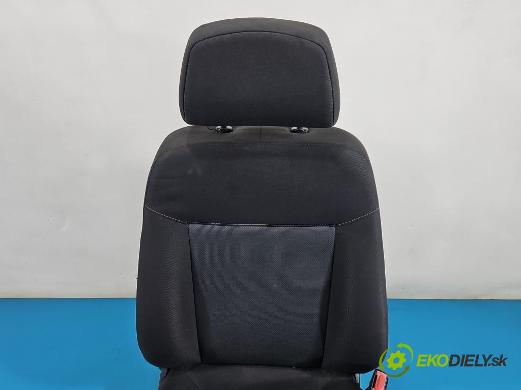 Opel Astra III 2004-2014 1.6 16V 105 HP manual 77 kW 1598 cm3 5- Sedačka pravý (Sedadlo)