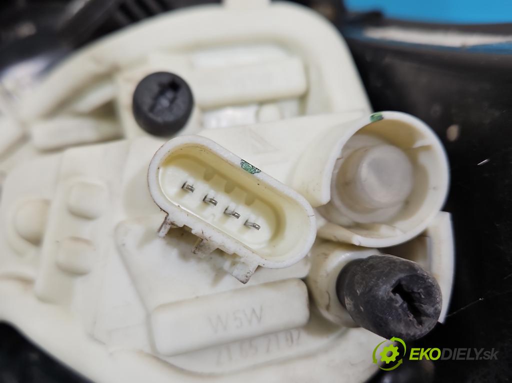 Opel Astra IV 2009-2015 1.4 T 140 HP manual 103 kW 1364 cm3 5- svetlo / reflektor zadné ľavé  (Kľučka dverí ostatné)