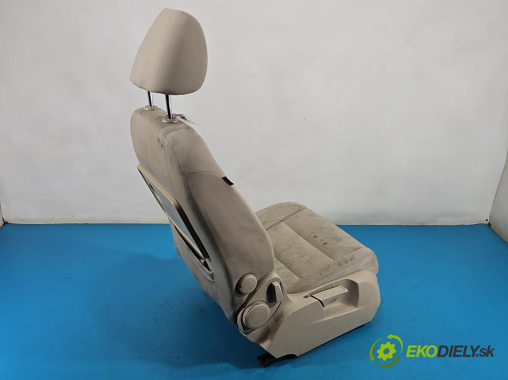 Vw Touran I 2003-2015 2.0 tdi 140 HP manual 103 kW 1968 cm3 5- Sedačka pravý (Sedadlo)