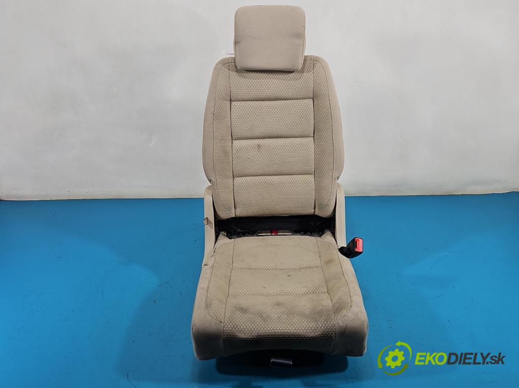 Vw Touran I 2003-2015 2.0 tdi 140 HP manual 103 kW 1968 cm3 5- Sedačka zadné pravý II 