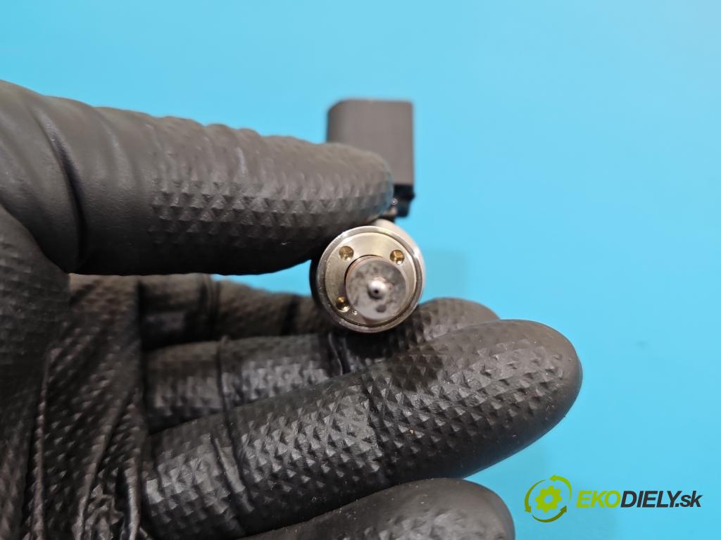 Vw Passat B6 2005-2010 2.0 TFSI 200 HP automatic 147 kW 1984 cm3 5- vstrek 0261500020 (Vstrekovač paliva)