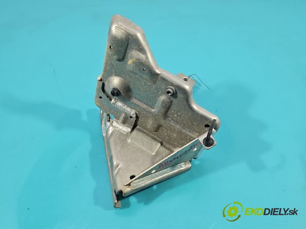 Bmw i3 2013–2022 0.0 elektrický: 170 HP automatic 125 kW 1 cm3 5- Upevnenie: 8602813