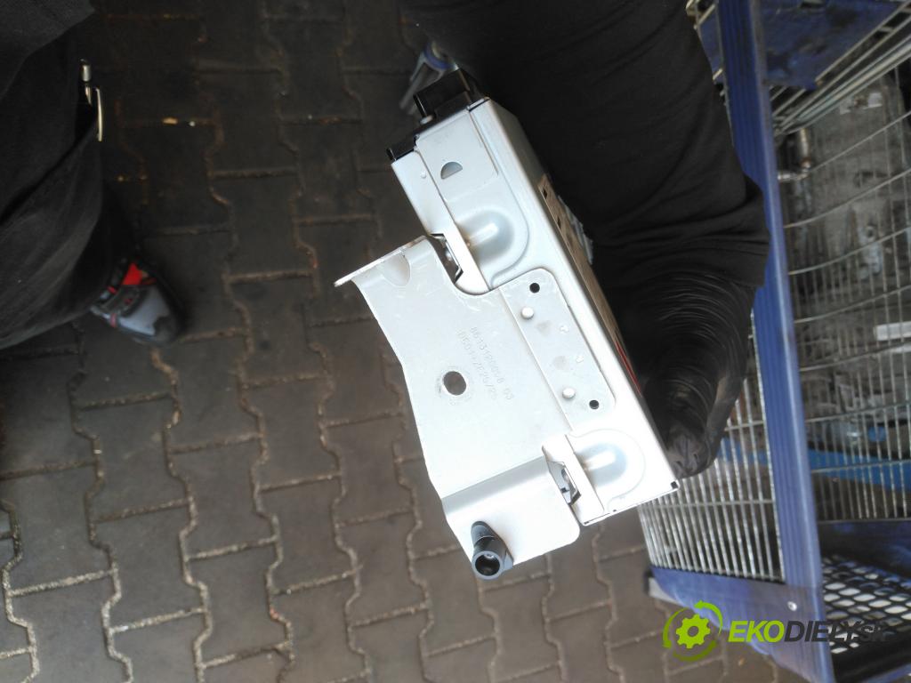 Jaguar F-Pace 16- 2.0d 241KM automatic 177 kW 1999 cm3 5- Menič: cd FW93-11B608-AD (CD menič)