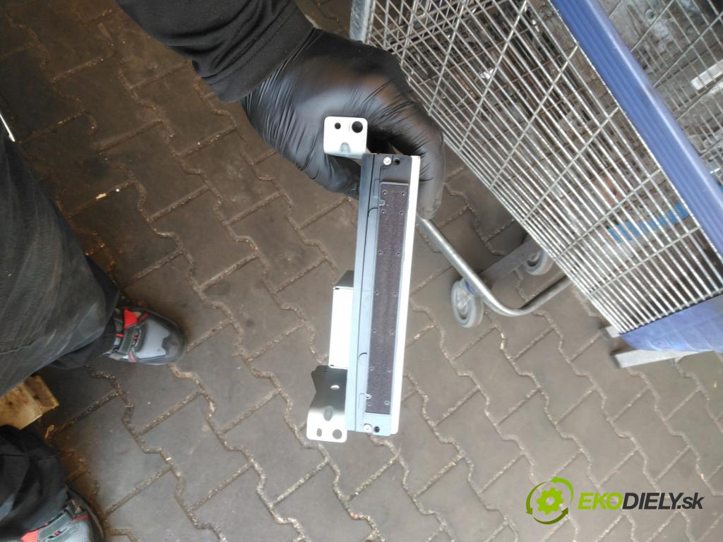 Jaguar F-Pace 16- 2.0d 241KM automatic 177 kW 1999 cm3 5- Menič: cd FW93-11B608-AD (CD menič)