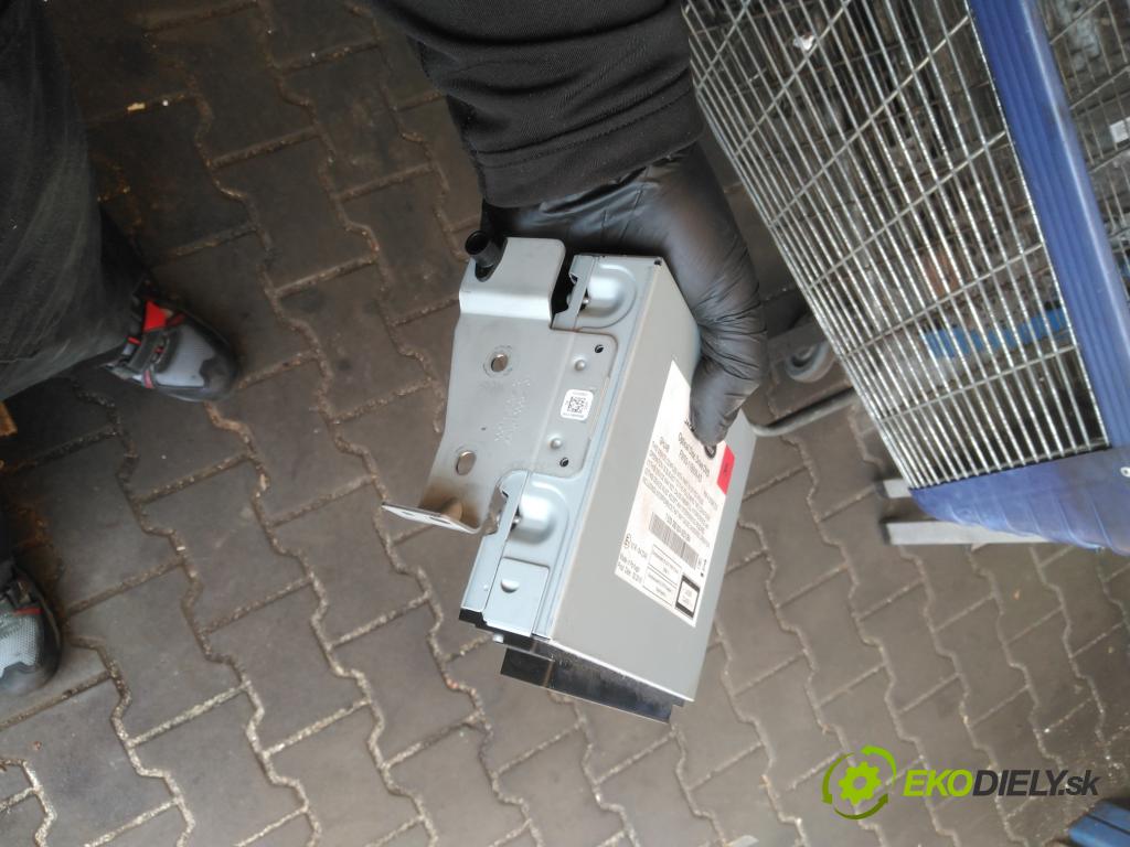 Jaguar F-Pace 16- 2.0d 241KM automatic 177 kW 1999 cm3 5- Menič: cd FW93-11B608-AD (CD menič)