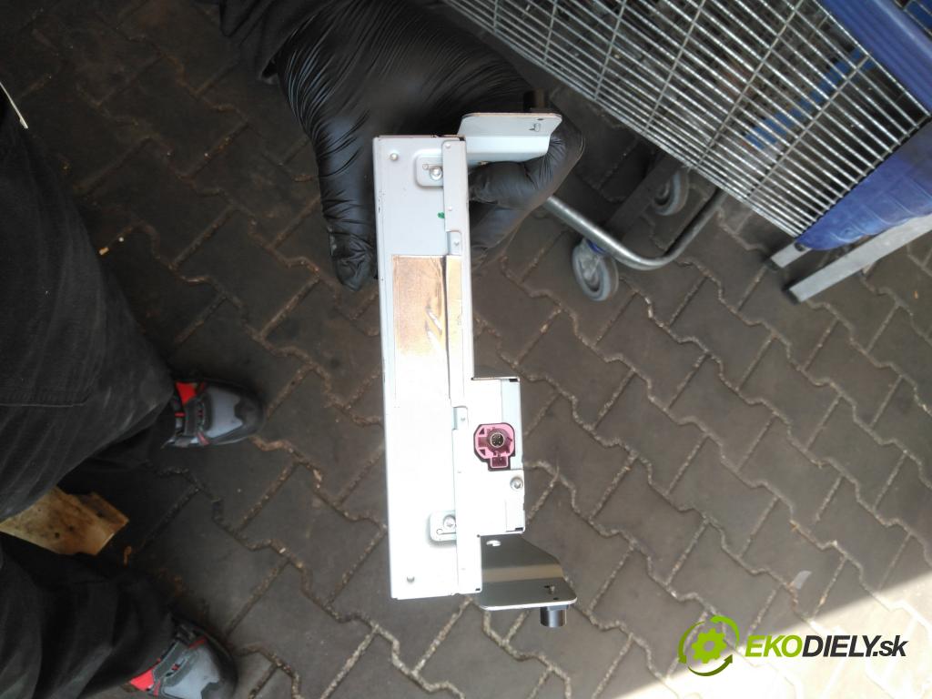 Jaguar F-Pace 16- 2.0d 241KM automatic 177 kW 1999 cm3 5- Menič: cd FW93-11B608-AD (CD menič)