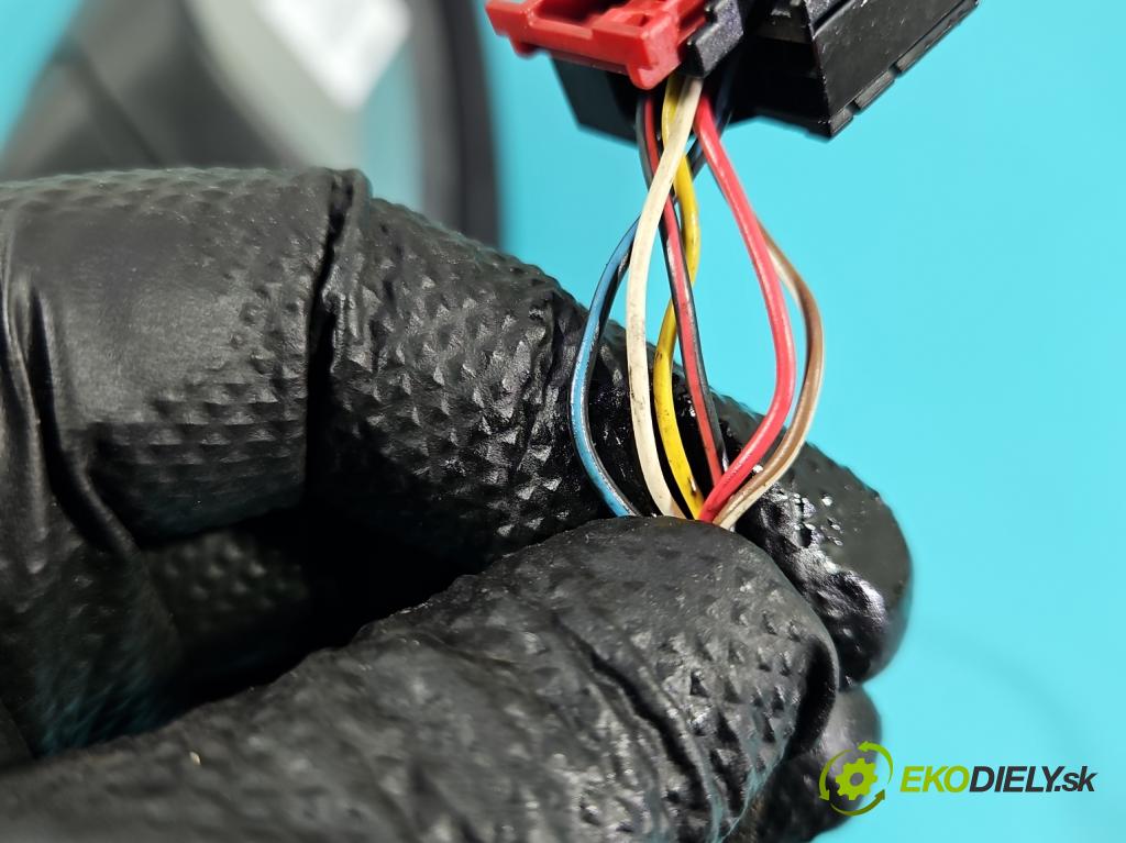 Vw Golf VI 2008-2013 1.6 tdi 105 HP manual 77 kW 1598 cm3 5- zrkadlo ľavé  (Kľučka dverí ostatné)