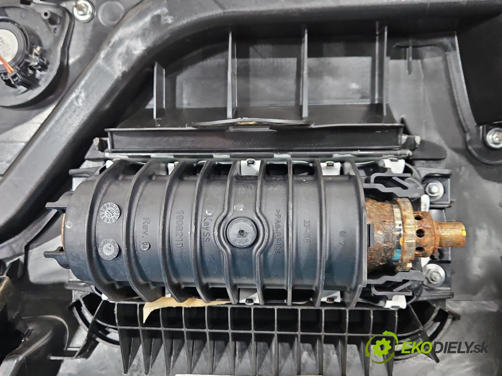 Audi A5 8T 2007-2016 1.8 TFSI 170 hp manual 125 kW 1798 cm3 2- kokpit,přistrojova deska
