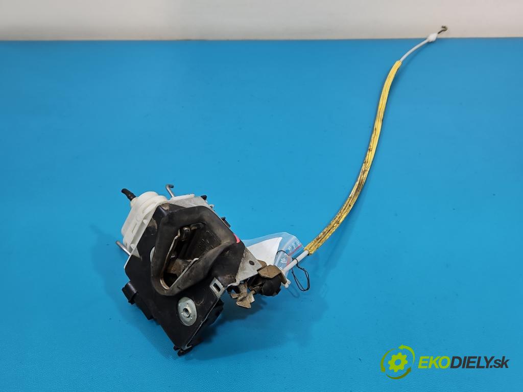 Audi A3 8L 1996-2003 1.6 SR 101 HP manual 74 kW 1595 cm3 3- zámok predné ľavý 