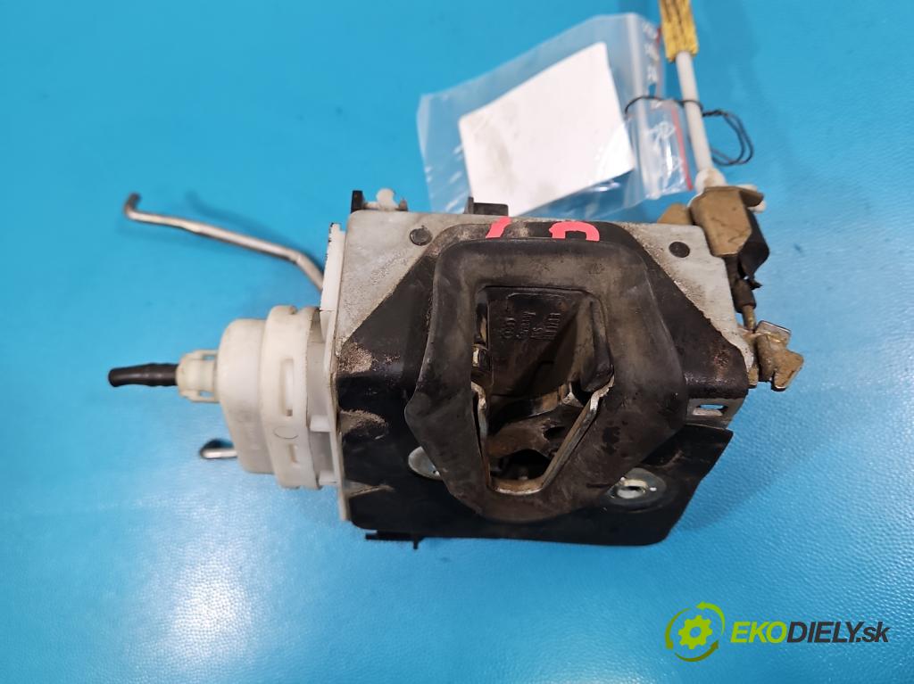 Audi A3 8L 1996-2003 1.6 SR 101 HP manual 74 kW 1595 cm3 3- zámok predné ľavý
