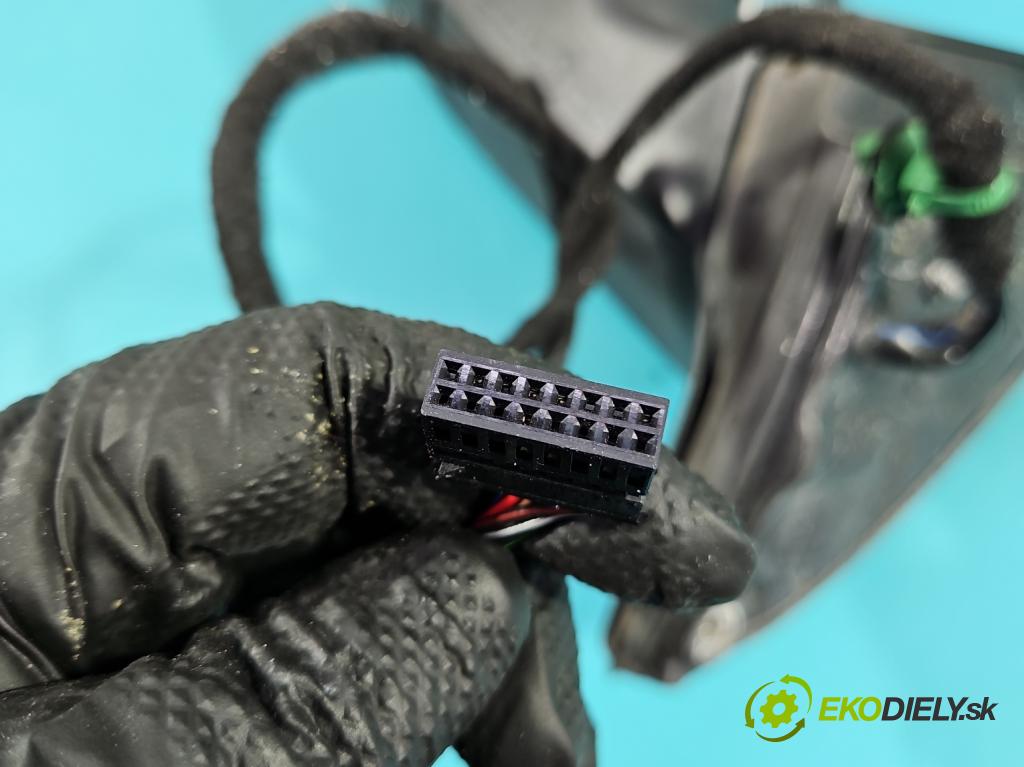 Vw Passat B7 2010-2014 2.0 tdi 140 HP manual 103 kW 1968 cm3 5- zrkadlo ľavé  (Kľučka dverí ostatné)