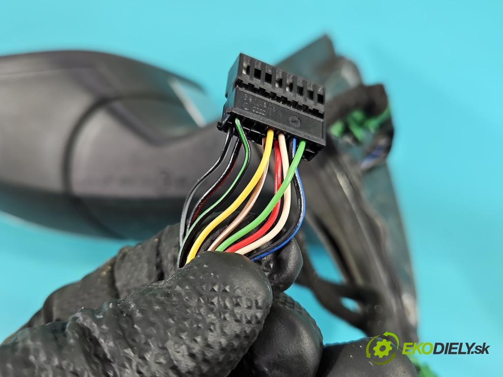 Vw Passat B7 2010-2014 2.0 tdi 140 HP manual 103 kW 1968 cm3 5- zrkadlo ľavé  (Kľučka dverí ostatné)