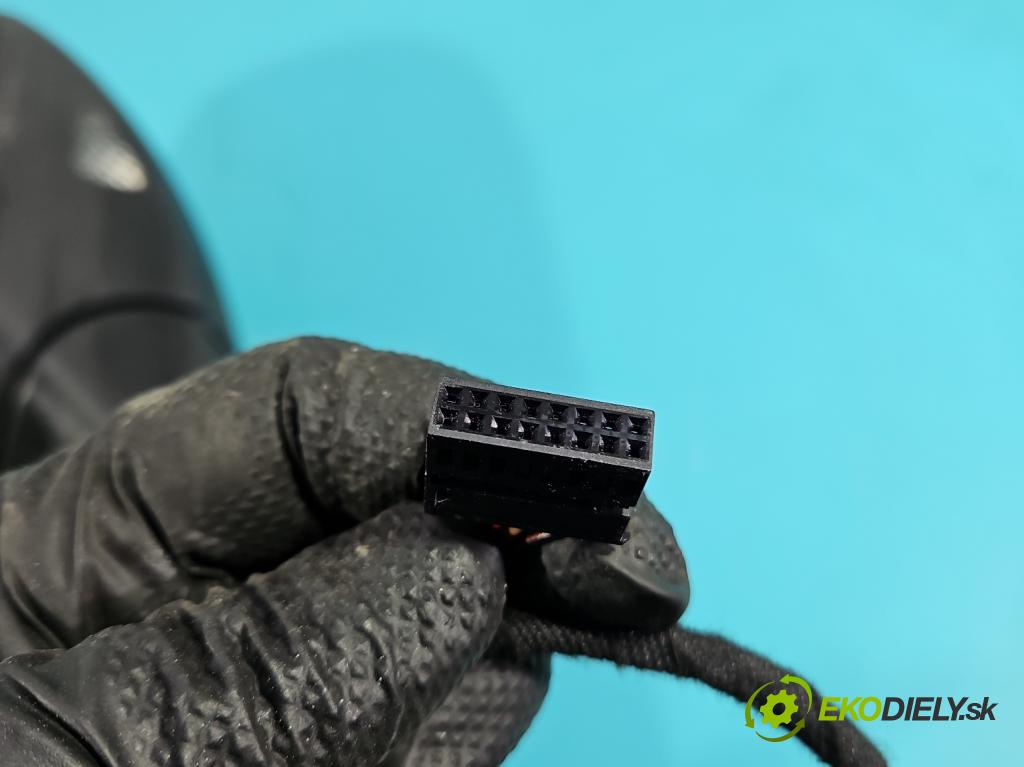 Vw Passat B7 2010-2014 2.0 tdi 140 HP manual 103 kW 1968 cm3 5- zrkadlo pravé  (Kľučka dverí ostatné)