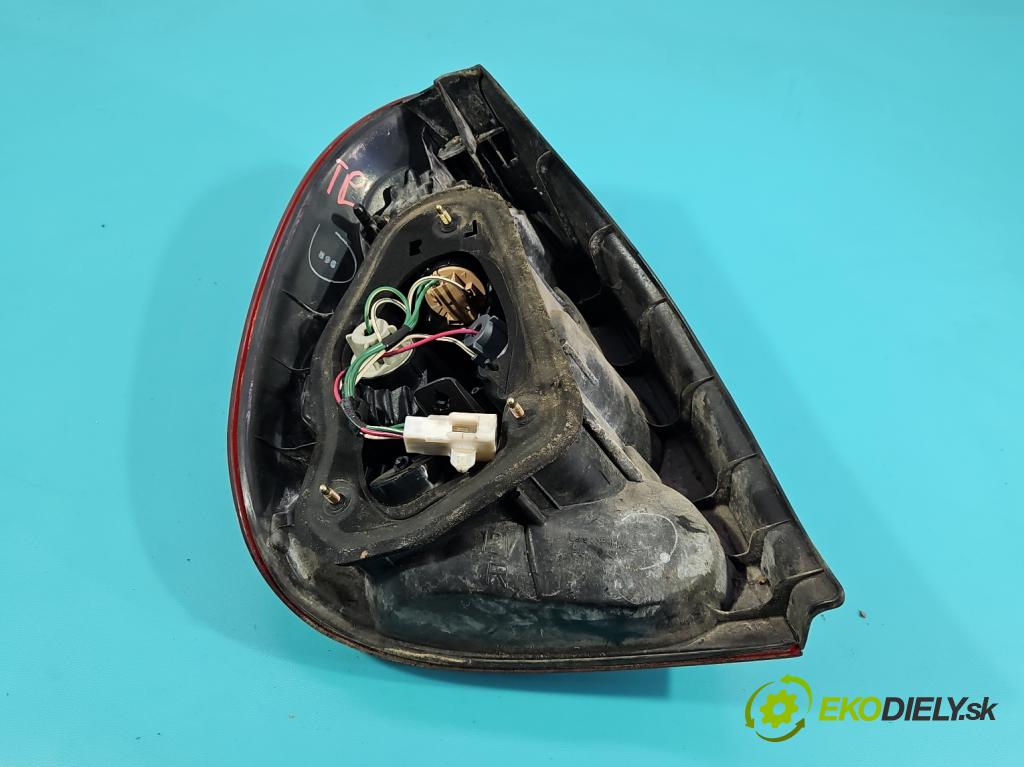 Toyota Corolla E11 1997-2002 1.4 16V 84KM manual 62 kW 1332 cm3 3- světlo zadní pravé  (Klika dveří ostatní)