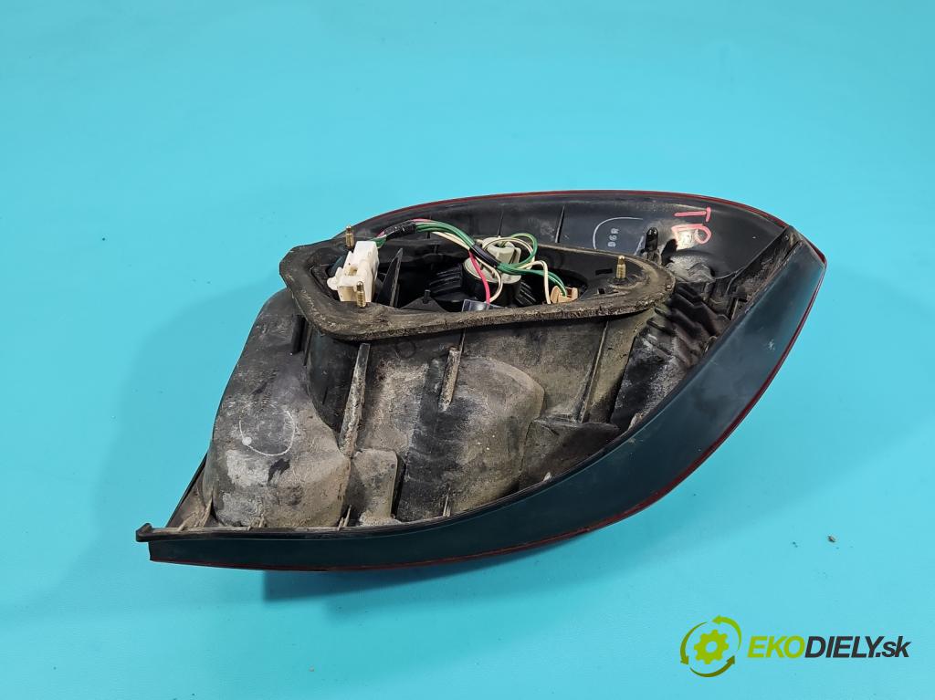 Toyota Corolla E11 1997-2002 1.4 16V 84KM manual 62 kW 1332 cm3 3- světlo zadní pravé  (Klika dveří ostatní)