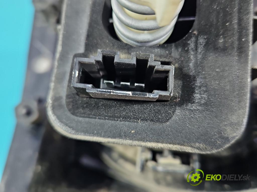 Vw Golf VI 2008-2013 1.6 tdi 105 HP manual 77 kW 1598 cm3 5- svetlo / reflektor zadné pravé 5K0945096E (Kľučka dverí ostatné)