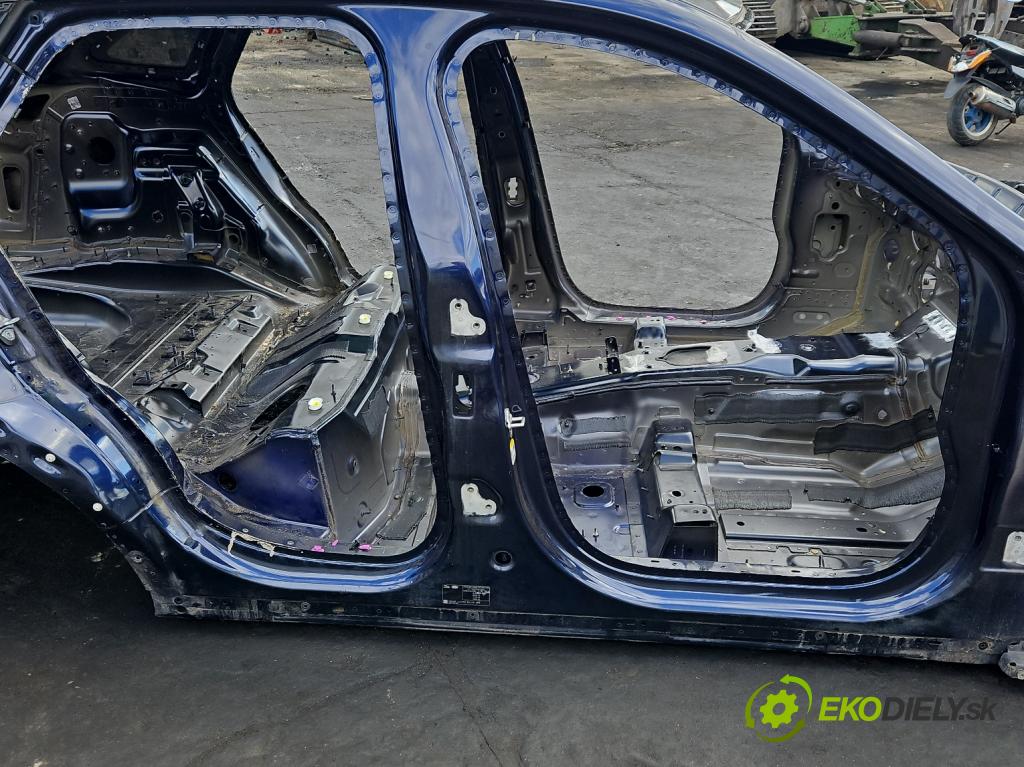 Jaguar F-Pace 16- 2.0d 241KM automatic 177 kW 1999 cm3 5- práh pravý  (Karoserie ostatní)