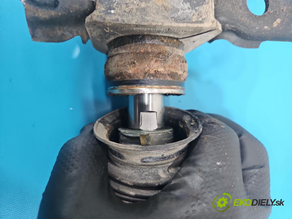Toyota Corolla E11 1997-2002 1.4 16V 84KM manual 62 kW 1332 cm3 3- Ozubené kolo: volant