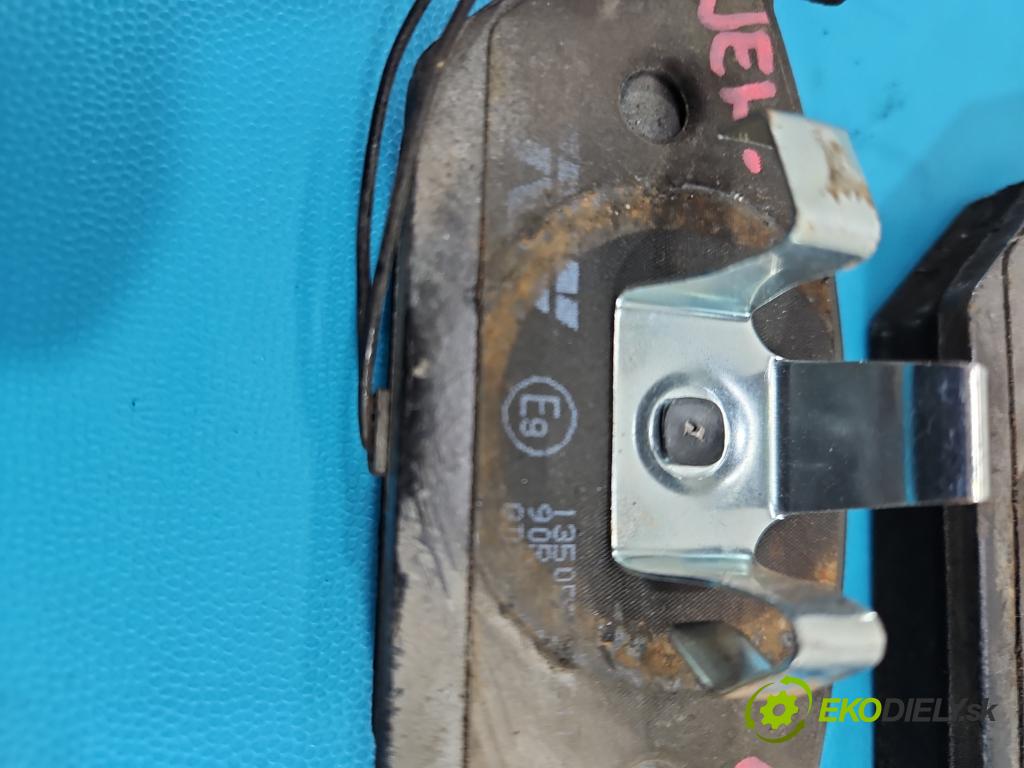 Vw Golf V 2003-2009 1.6 FSI 116 HP manual 85 kW 1598 cm3 5- Štíty: brzdové predné