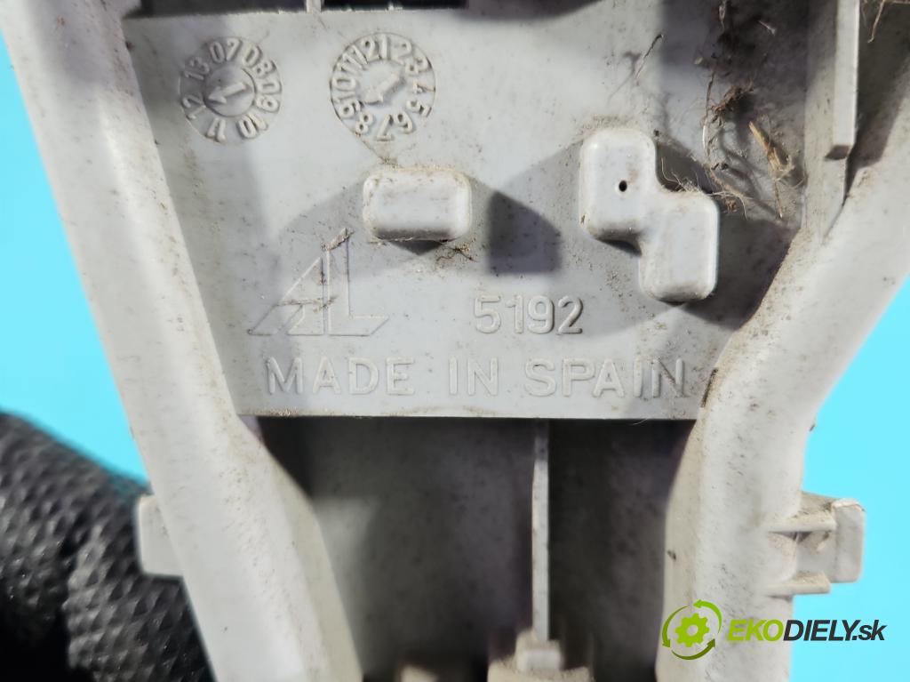 Citroen Berlingo II 2008-2018 1.6 hdi 75 HP manual 55 kW 1560 cm3 5- svetlo / reflektor zadné ľavé (Kľučka dverí ostatné)