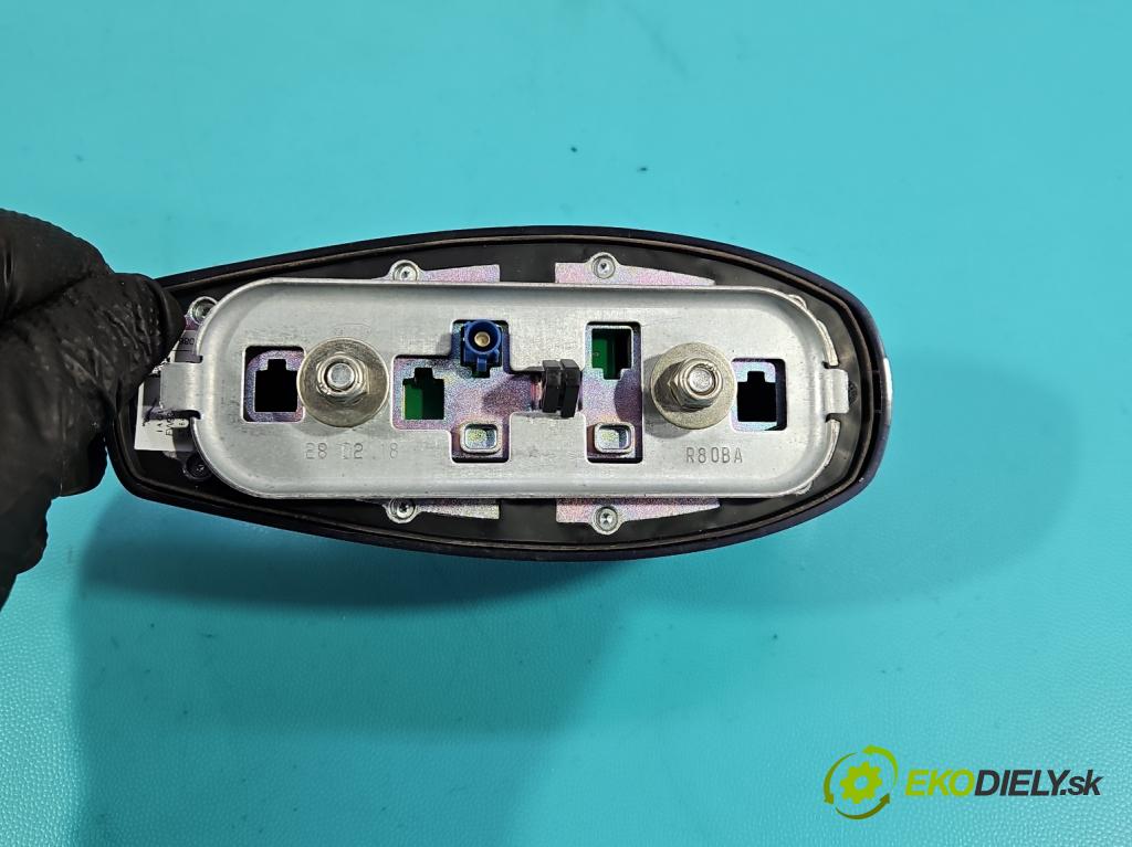 Jaguar F-Pace 16- 2.0d 241KM automatic 177 kW 1999 cm3 5- Antena FW93-19C089-AA