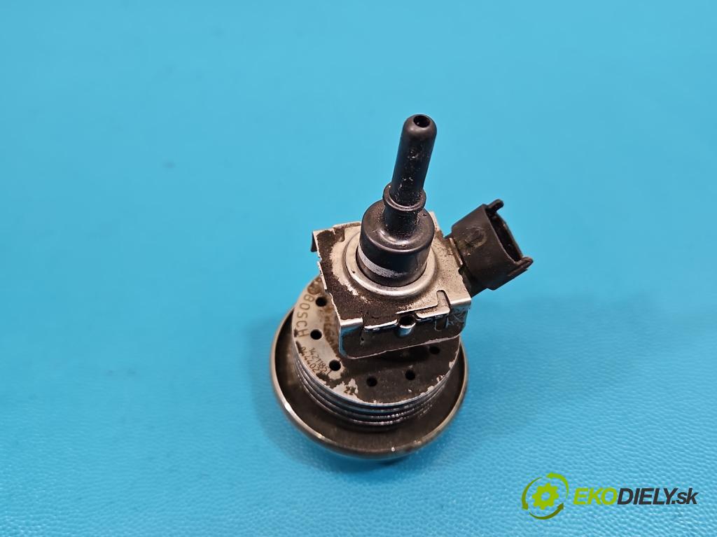 Jaguar F-Pace 16- 2.0d 241KM automatic 177 kW 1999 cm3 5- vstrek 04440210502 (Vstrekovač paliva)