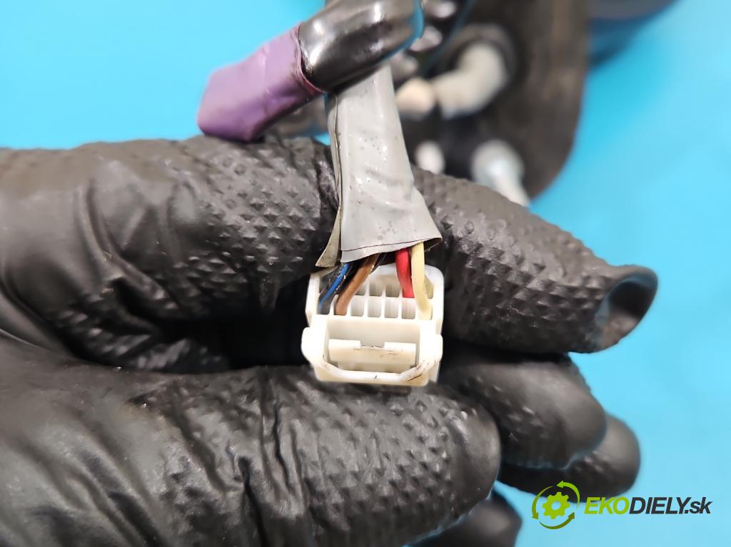 Toyota Avensis III T27 2009-2018 1.8 vvti 147 HP manual 108 kW 1798 cm3 4- zrkadlo ľavé  (Kľučka dverí ostatné)