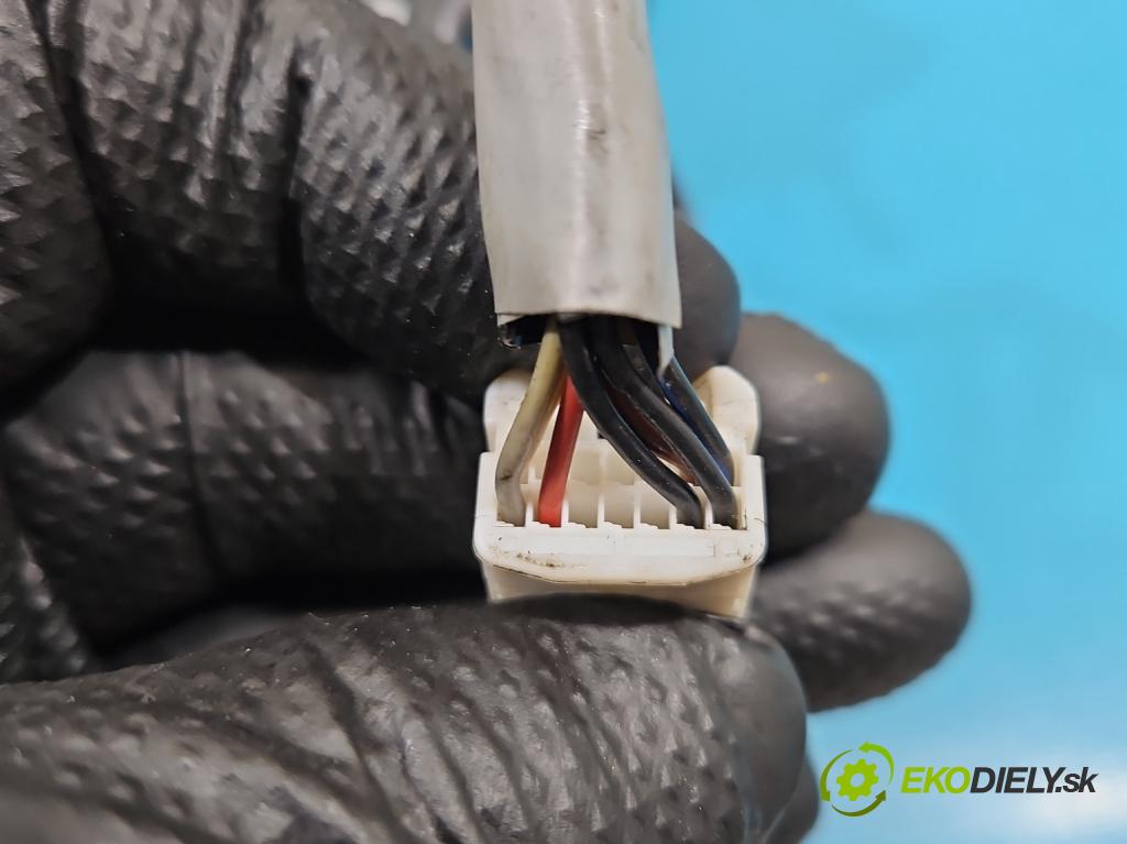 Toyota Avensis III T27 2009-2018 1.8 vvti 147 HP manual 108 kW 1798 cm3 4- zrkadlo pravé  (Kľučka dverí ostatné)