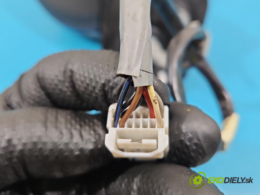 Toyota Avensis III T27 2009-2018 1.8 vvti 147 HP manual 108 kW 1798 cm3 4- zrkadlo pravé  (Kľučka dverí ostatné)