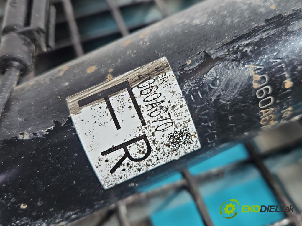 Mitsubishi Eclipse Cross  1.5 T 163 HP manual 120 kW 1499 cm3 5- tlmič predné pravý 4060A670 (Kľučka dverí ostatné)