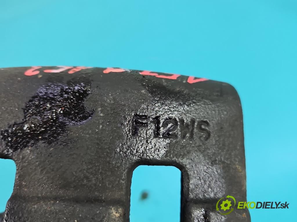 Mitsubishi Eclipse Cross  1.5 T 163 HP manual 120 kW 1499 cm3 5- brzdič predné pravý  (Kľučka dverí ostatné)