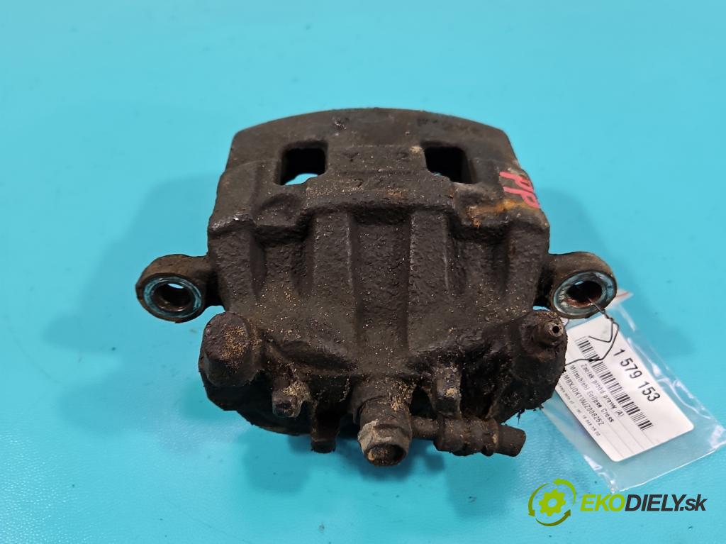 Mitsubishi Eclipse Cross  1.5 T 163 HP manual 120 kW 1499 cm3 5- brzdič predné pravý  (Kľučka dverí ostatné)