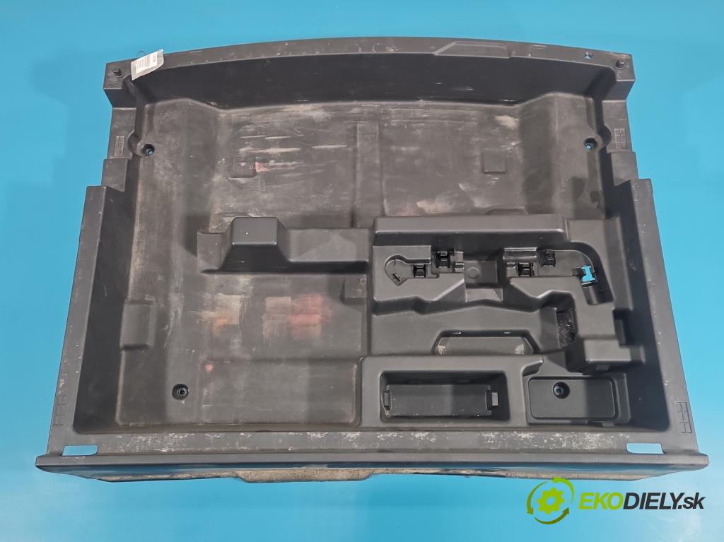 Mitsubishi Eclipse Cross  1.5 T 163 hp manual 120 kW 1499 cm3 5- Příspěvek: Polystyren: kufra: 7646A389