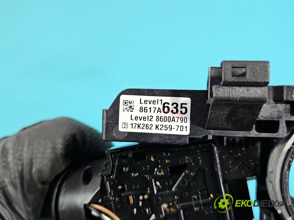 Mitsubishi Eclipse Cross  1.5 T 163 HP manual 120 kW 1499 cm3 5- prepínač komplex: 8617A635 (Prepínacie páčky pod volantom)