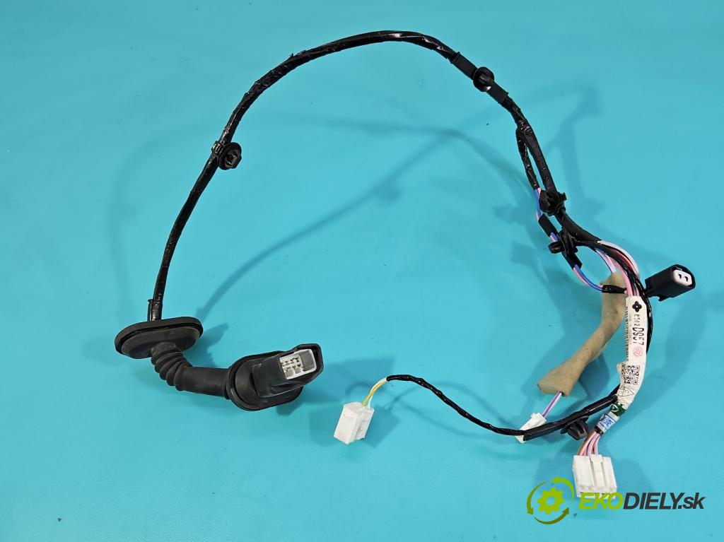 Mitsubishi Eclipse Cross  1.5 T 163 hp manual 120 kW 1499 cm3 5- Balíček: dveře zadní vlevo 