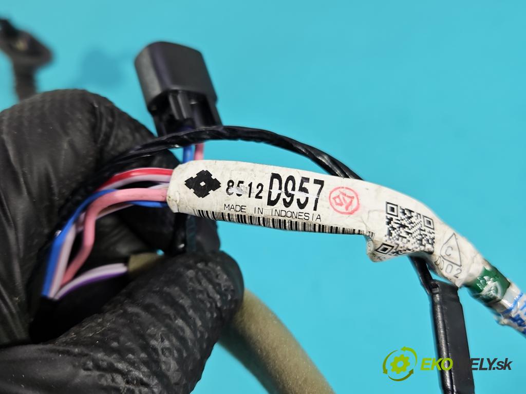 Mitsubishi Eclipse Cross  1.5 T 163 hp manual 120 kW 1499 cm3 5- Balíček: dveře zadní vlevo