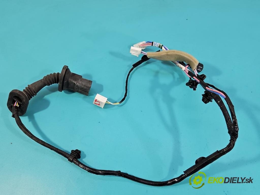 Mitsubishi Eclipse Cross  1.5 T 163 hp manual 120 kW 1499 cm3 5- Balíček: dveře zadní vlevo