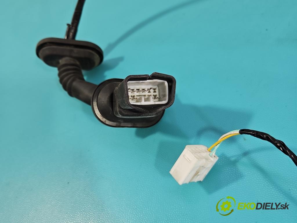 Mitsubishi Eclipse Cross  1.5 T 163 hp manual 120 kW 1499 cm3 5- Balíček: dveře zadní vlevo