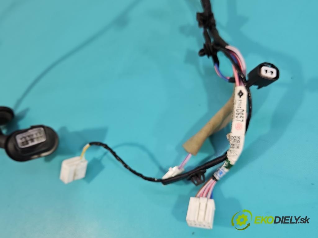 Mitsubishi Eclipse Cross  1.5 T 163 hp manual 120 kW 1499 cm3 5- Balíček: dveře zadní vlevo