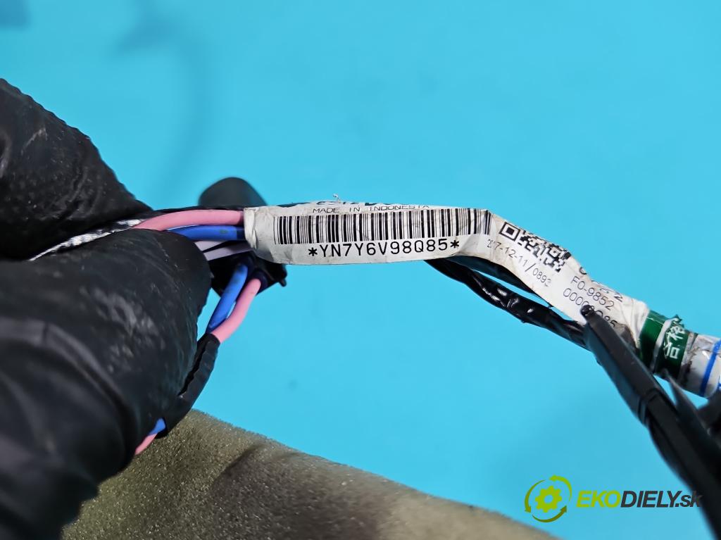 Mitsubishi Eclipse Cross  1.5 T 163 hp manual 120 kW 1499 cm3 5- Balíček: dveře zadní vlevo