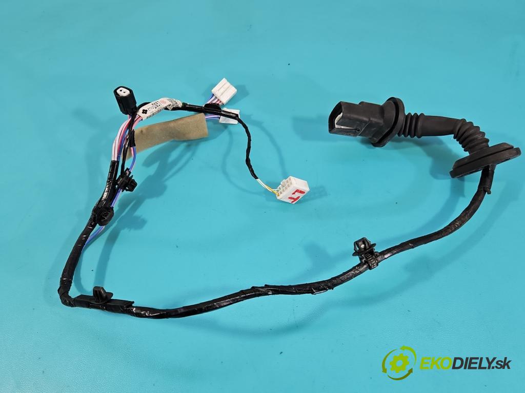 Mitsubishi Eclipse Cross  1.5 T 163 hp manual 120 kW 1499 cm3 5- Balíček: dveře zadní vlevo