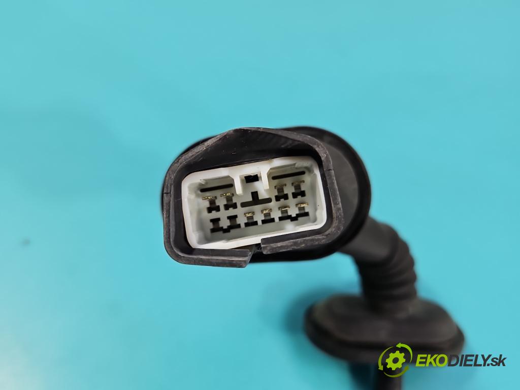 Mitsubishi Eclipse Cross  1.5 T 163 hp manual 120 kW 1499 cm3 5- Balíček: dveře zadní vlevo