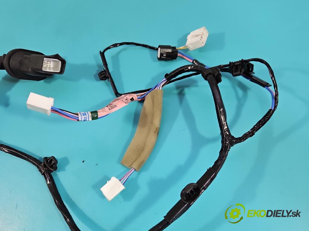 Mitsubishi Eclipse Cross  1.5 T 163 hp manual 120 kW 1499 cm3 5- Balíček: dveře zadní pravých 8512D473