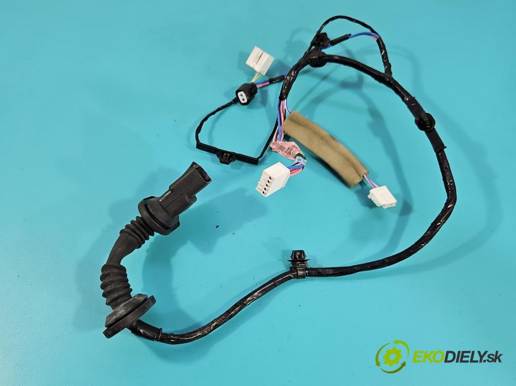 Mitsubishi Eclipse Cross  1.5 T 163 hp manual 120 kW 1499 cm3 5- Balíček: dveře zadní pravých 8512D473