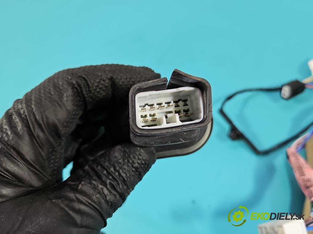 Mitsubishi Eclipse Cross  1.5 T 163 hp manual 120 kW 1499 cm3 5- Balíček: dveře zadní pravých 8512D473