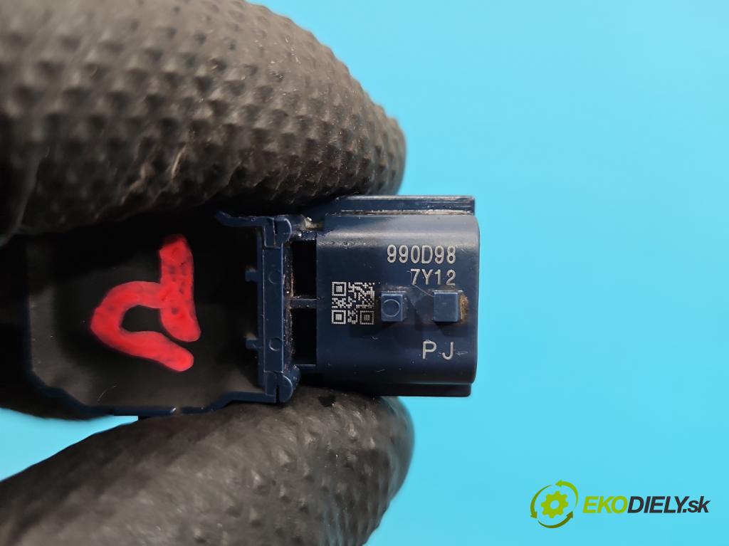 Mitsubishi Eclipse Cross  1.5 T 163 HP manual 120 kW 1499 cm3 5- snímač parkovaní: 990D98