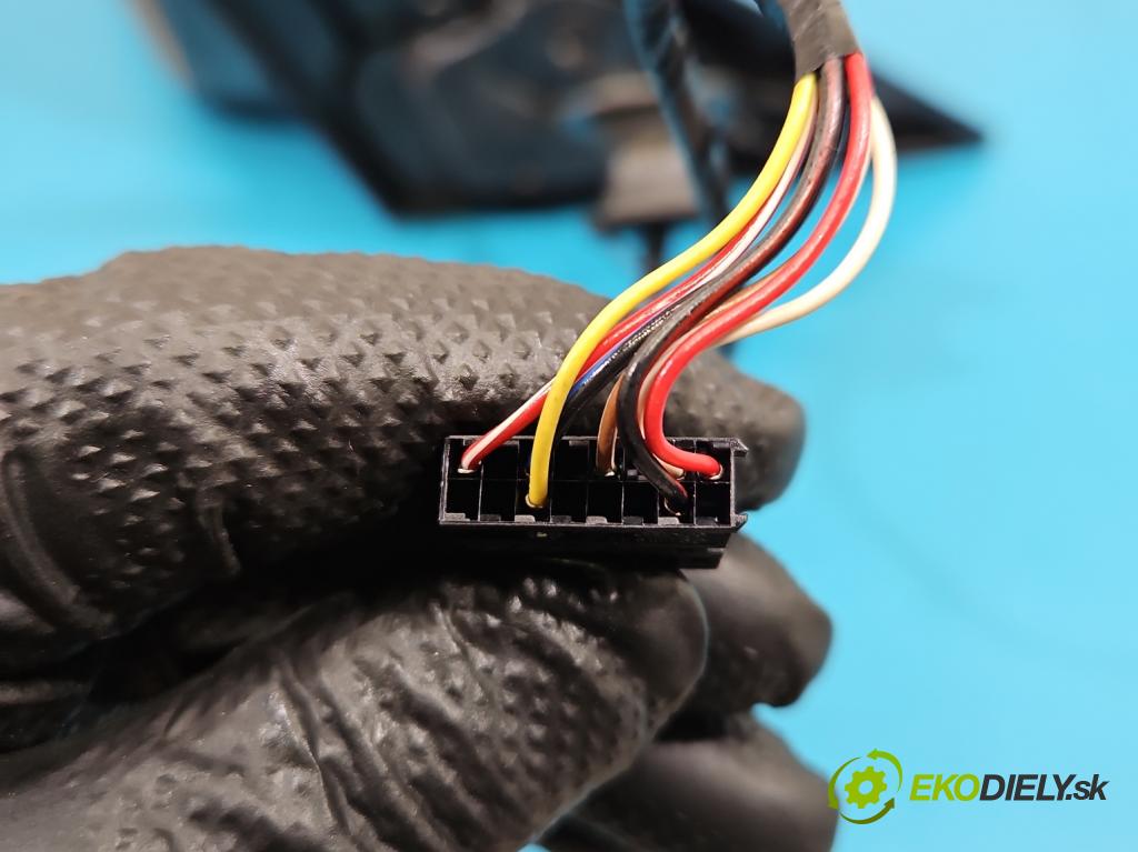 Audi Q5 2008-2016 3.0 tdi 239KM automatic 176 kW 2967 cm3 5- zrkadlo ľavé  (Kľučka dverí ostatné)