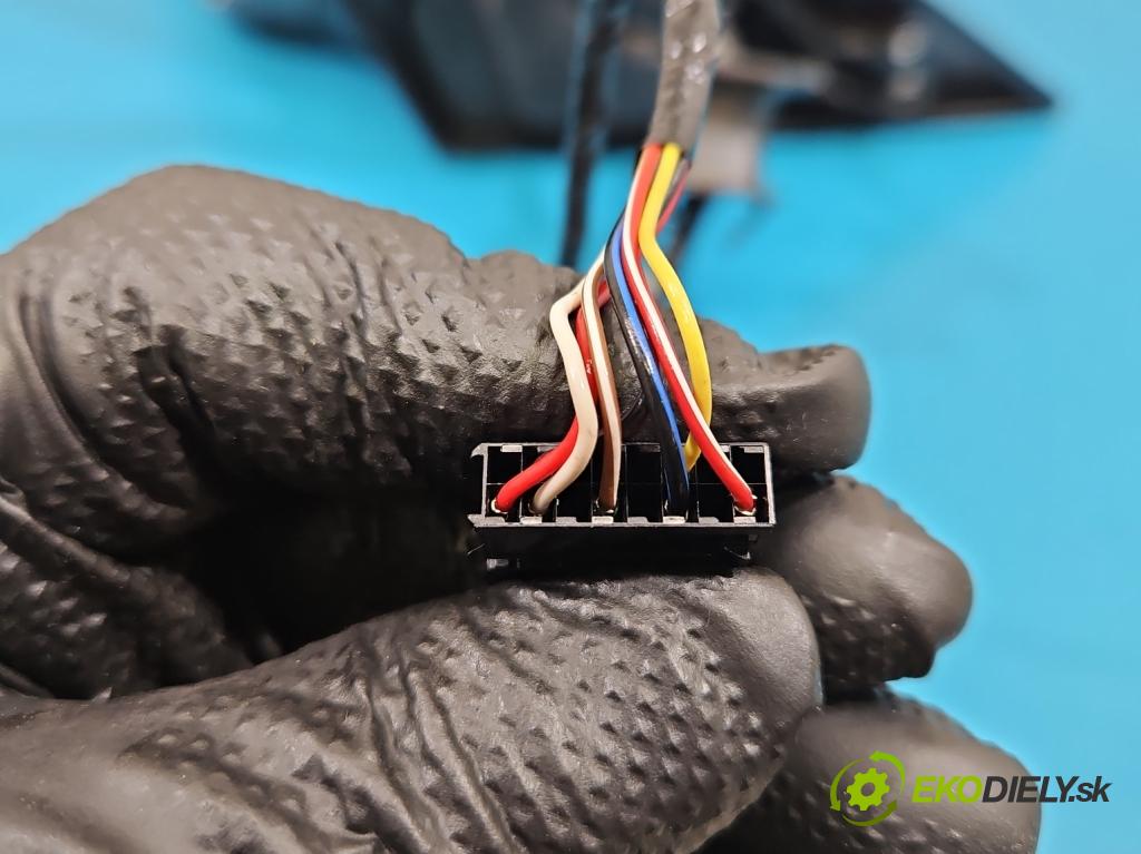 Audi Q5 2008-2016 3.0 tdi 239KM automatic 176 kW 2967 cm3 5- zrkadlo ľavé  (Kľučka dverí ostatné)