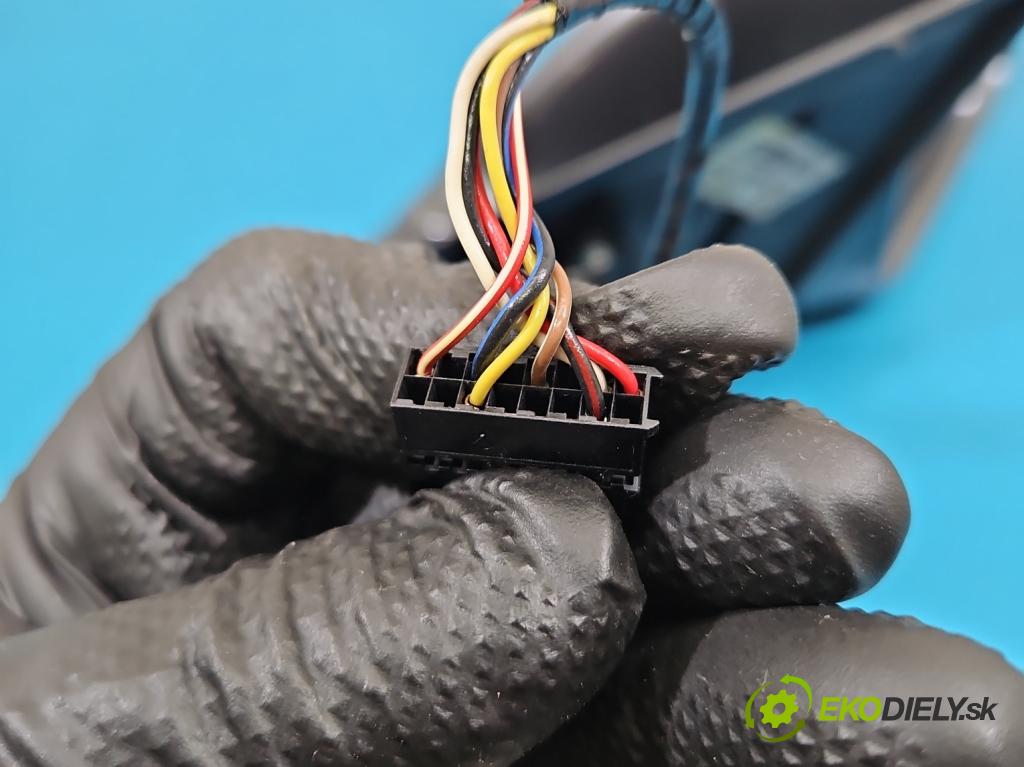 Audi Q5 2008-2016 3.0 tdi 239KM automatic 176 kW 2967 cm3 5- zrkadlo pravé 8R1857410C (Kľučka dverí ostatné)