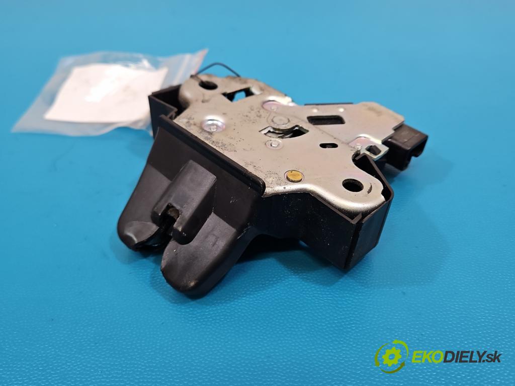 Toyota Avensis III T27 2009-2018 1.8 vvti 147 hp manual 108 kW 1798 cm3 4- zámek kufrových dveří zadní 